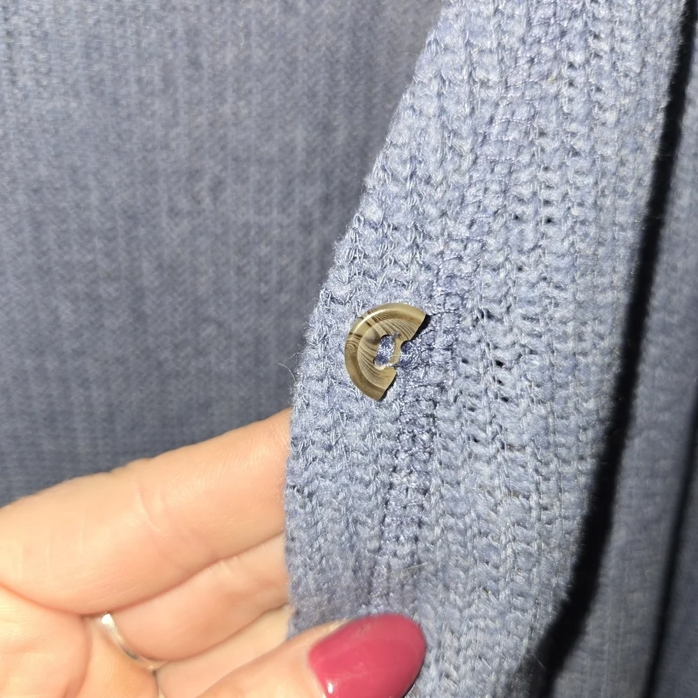 Large American Eagle Light Blue Knit Soft Sweater Cardigan Note Chipped Button